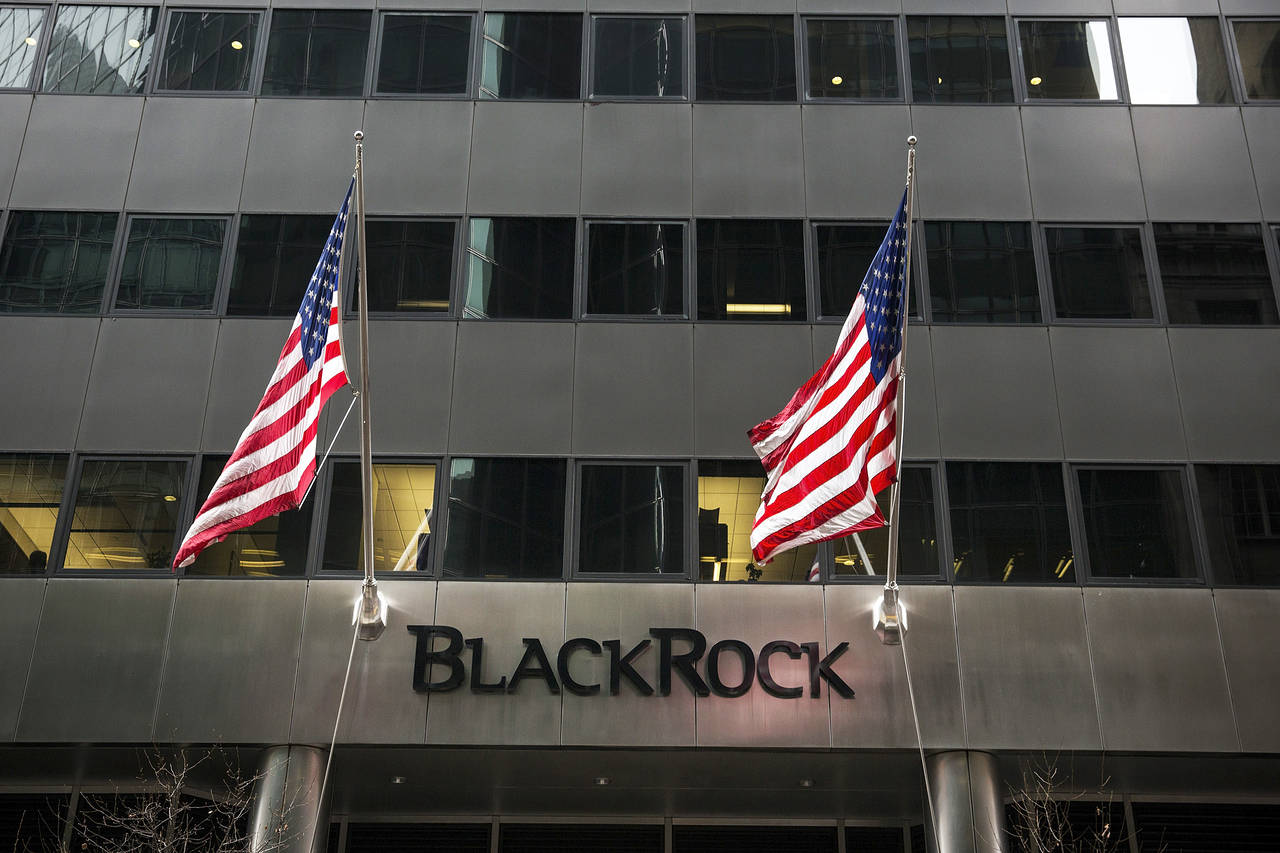 Asset manager Blackrock building with US flags