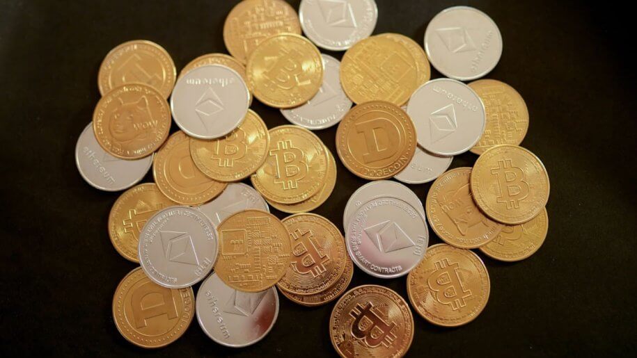 Публичните фирми се превръщат в хазни за Биткойн, тъй като крипто стратегията става все по-популярна