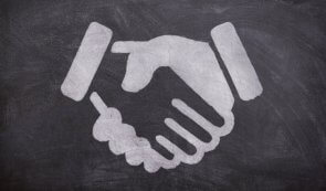 Партньорство - стиснати ръце