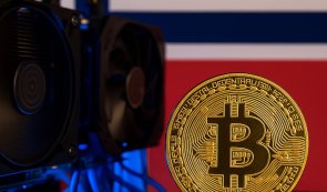 Биткойн и флага на Норвегия