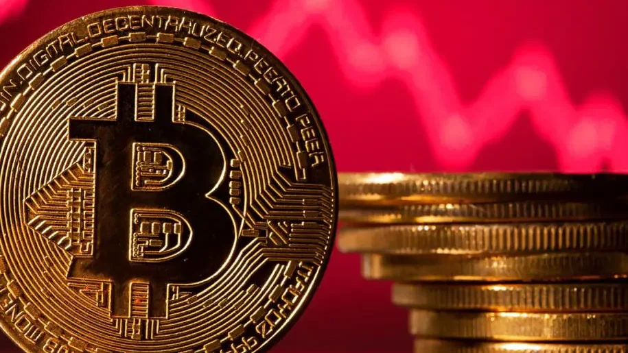 Биткойн се срива, ETF-ите се разпродават, а трейдърите масово губят – предстои ли най-лошото?