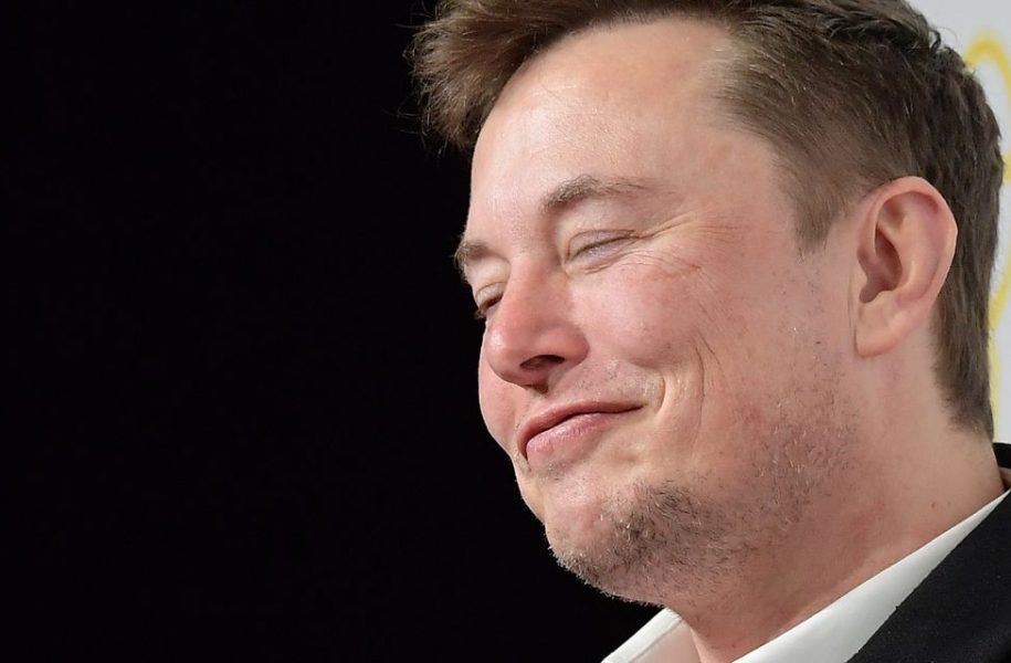 Tesla-Aktie: Musks historisches Vergütungspaket in Höhe von 1 Trillion Dollar stößt vor der Abstimmung auf heftigen Widerstand