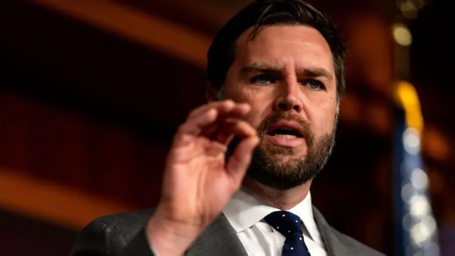 JD Vance cerca di ridurre le tensioni tra Stati Uniti e Cina dopo la minaccia di dazi del 100 % di Trump