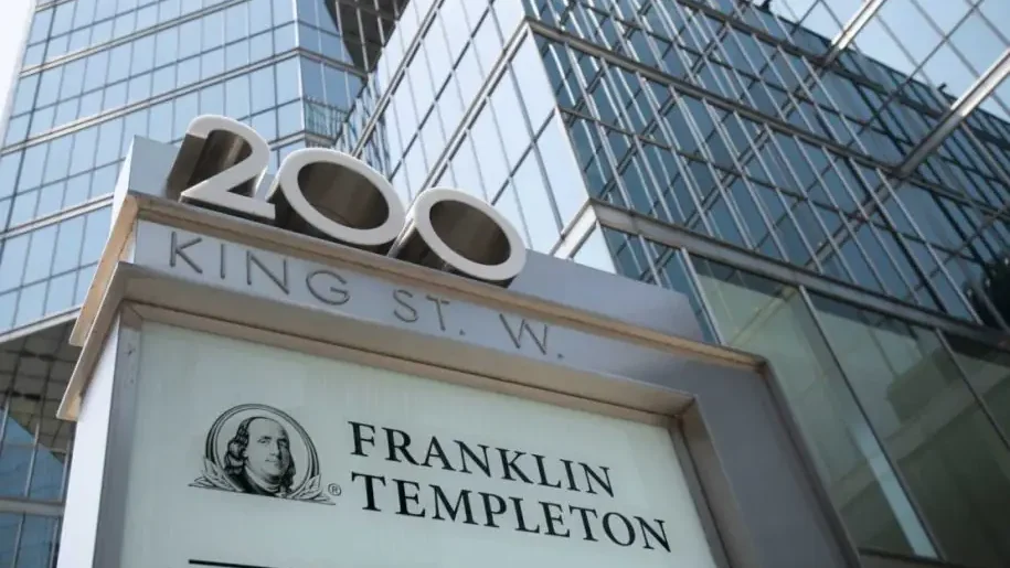 Franklin Templeton amplia il suo ETF cripto includendo XRP, Solana e Dogecoin