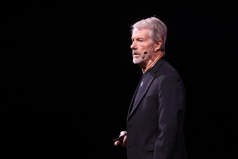 Why Bitcoin Fell: Michael Saylor Blames $400B AI Rotation