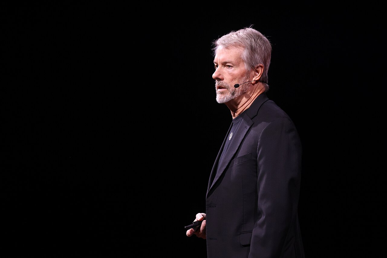 Why Bitcoin Fell: Michael Saylor Blames $400B AI Rotation