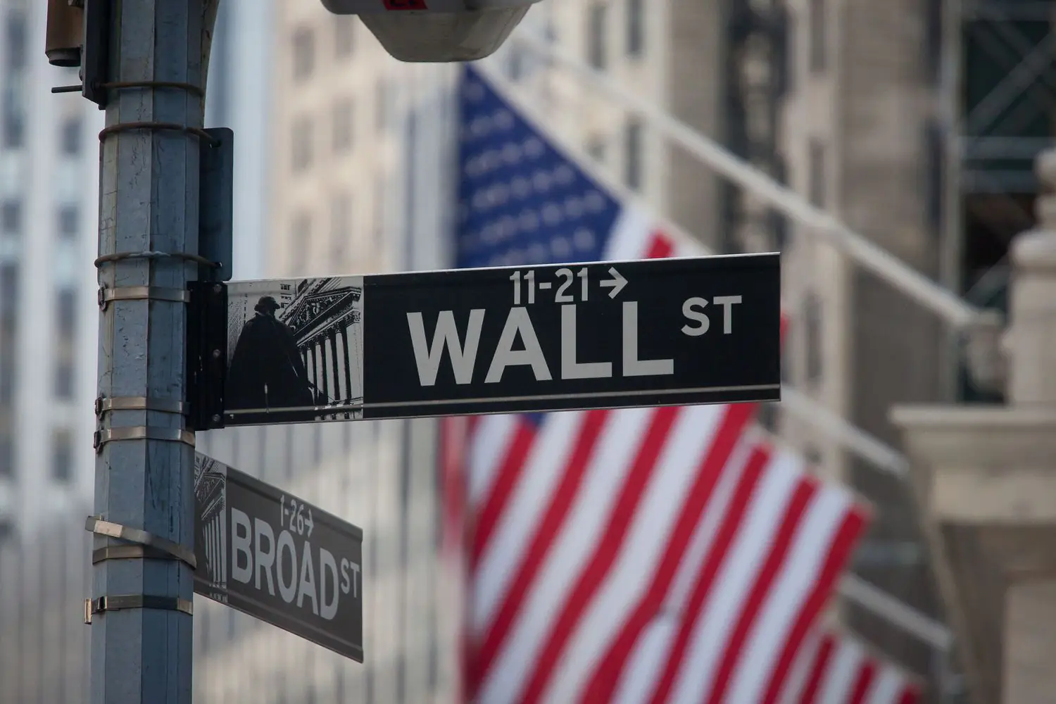 Wall Street Banks Explore Joint Stablecoin to Compete With Crypto