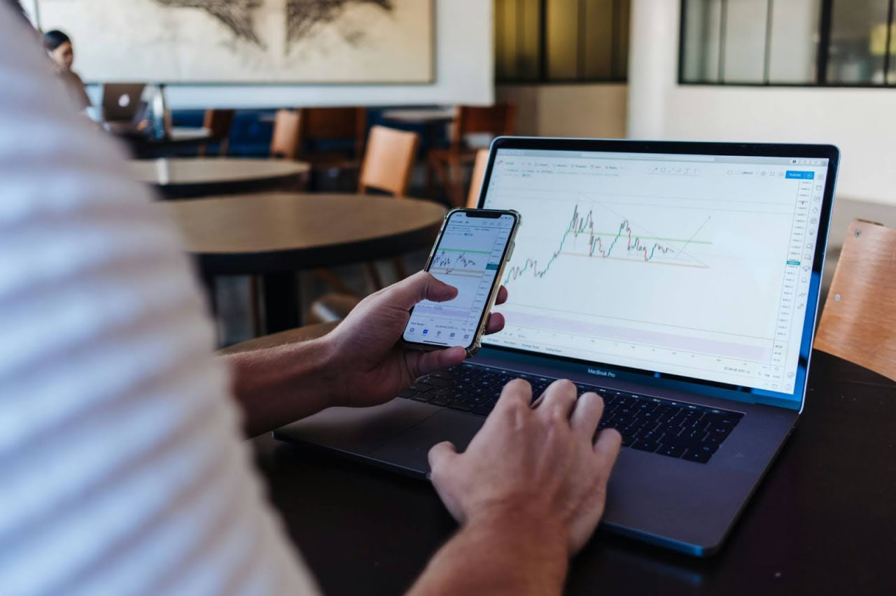 Crypto Market Faces Key Rejections and Support Tests: Bitcoin, XRP, and Chainlink in Focus