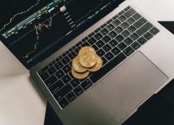 Why Bitcoin Keeps Falling When NASDAQ Recovers – And What It Really Means