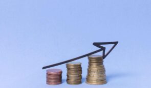 Stacks of coins rising and an arrow