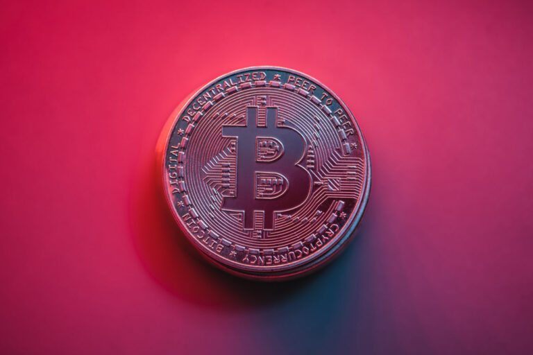 Bitcoin: Is the Crowd Leaving? – Analyzing the On-chain Data